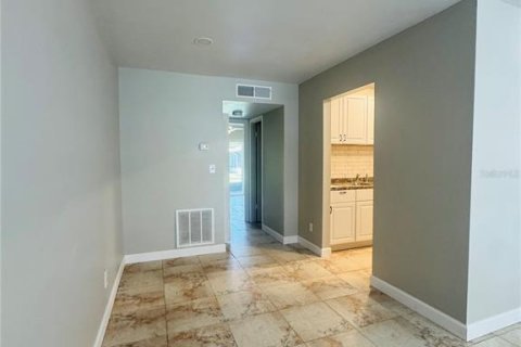 House in Clearwater, Florida 1 bedroom, 55.09 sq.m. № 2218134 - photo 7