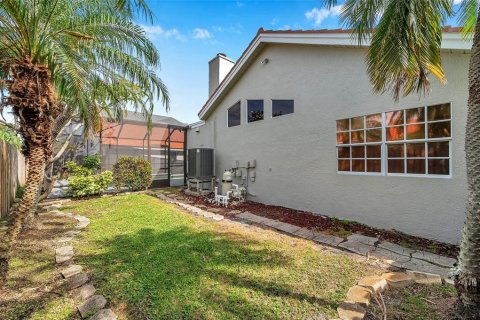 House in Saint Petersburg, Florida 3 bedrooms, 187.48 sq.m. № 1670763 - photo 24