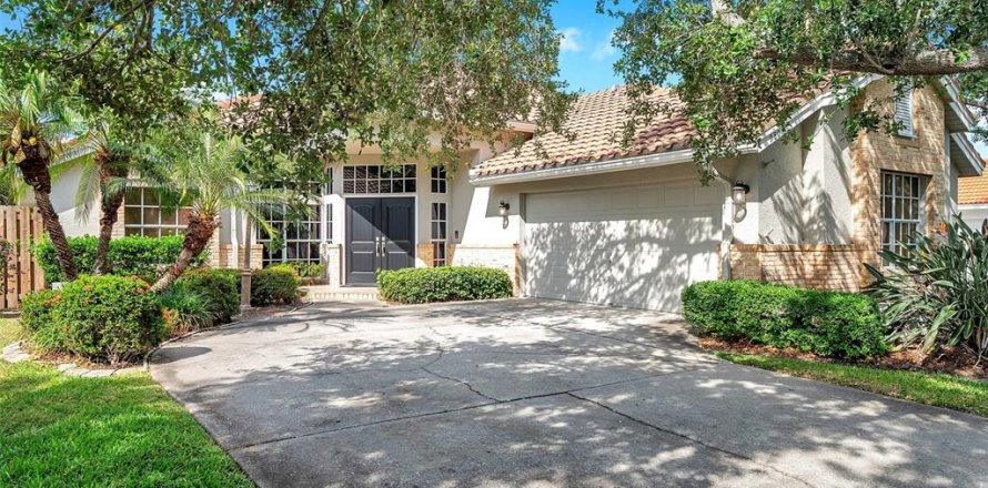 House in Saint Petersburg, Florida 3 bedrooms, 187.48 sq.m. № 1670763