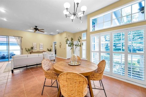 House in Saint Petersburg, Florida 3 bedrooms, 187.48 sq.m. № 1670763 - photo 13