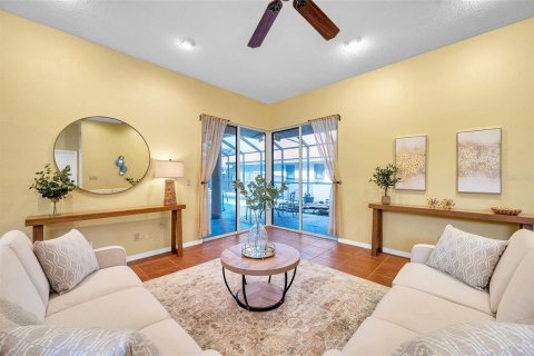 House in Saint Petersburg, Florida 3 bedrooms, 187.48 sq.m. № 1670763 - photo 7