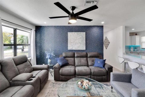 Casa en alquiler en Tampa, Florida, 4 dormitorios, 137.5 m2 № 2199506 - foto 6