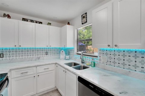 Casa en alquiler en Tampa, Florida, 4 dormitorios, 137.5 m2 № 2199506 - foto 17