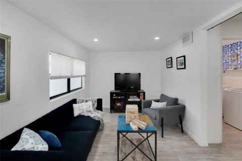 Casa en alquiler en Tampa, Florida, 4 dormitorios, 137.5 m2 № 2199506 - foto 7