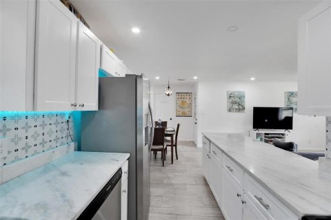 Casa en alquiler en Tampa, Florida, 4 dormitorios, 137.5 m2 № 2199506 - foto 15