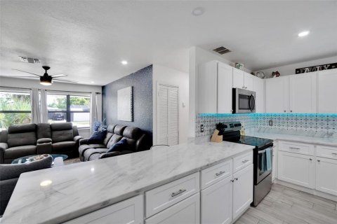 Casa en alquiler en Tampa, Florida, 4 dormitorios, 137.5 m2 № 2199506 - foto 18