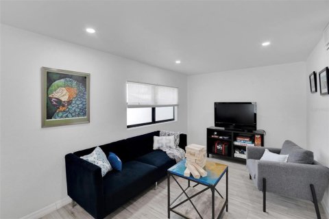 Casa en alquiler en Tampa, Florida, 4 dormitorios, 137.5 m2 № 2199506 - foto 10