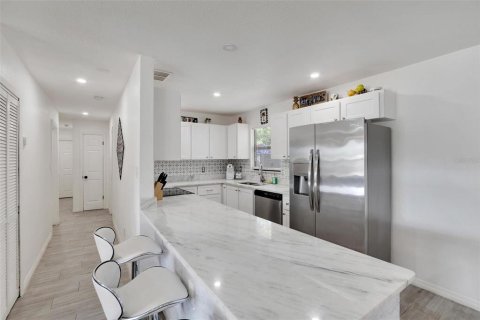 Casa en alquiler en Tampa, Florida, 4 dormitorios, 137.5 m2 № 2199506 - foto 13