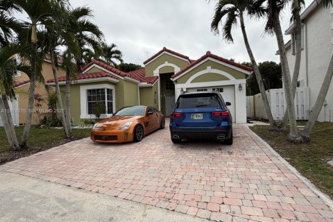 House in Weston, Florida 3 bedrooms, 128.3 sq.m. № 2078982