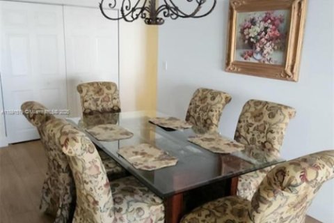 Copropriété à vendre à Hallandale Beach, Floride: 1 chambre, 80.82 m2 № 1947202 - photo 21