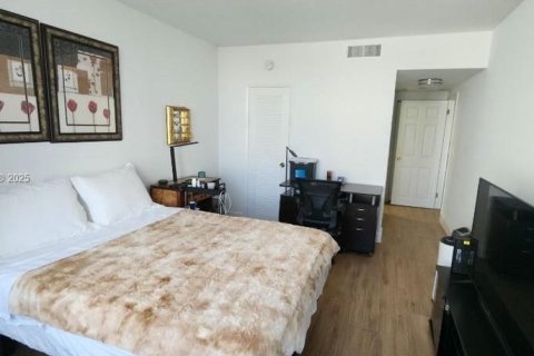 Copropriété à vendre à Hallandale Beach, Floride: 1 chambre, 80.82 m2 № 1947202 - photo 2