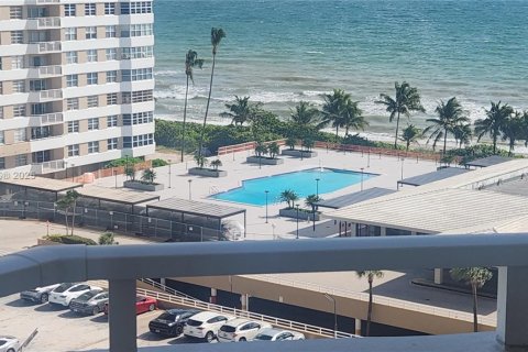 Copropriété à vendre à Hallandale Beach, Floride: 1 chambre, 80.82 m2 № 1947202 - photo 1