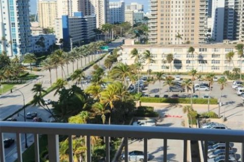 Copropriété à vendre à Hallandale Beach, Floride: 1 chambre, 80.82 m2 № 1947202 - photo 28