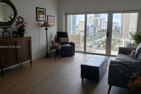 Copropriété à vendre à Hallandale Beach, Floride: 1 chambre, 80.82 m2 № 1947202 - photo 15