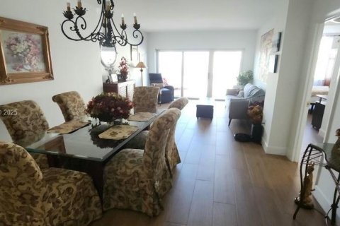 Copropriété à vendre à Hallandale Beach, Floride: 1 chambre, 80.82 m2 № 1947202 - photo 17
