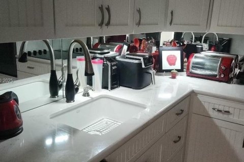 Copropriété à vendre à Hallandale Beach, Floride: 1 chambre, 80.82 m2 № 1947202 - photo 13