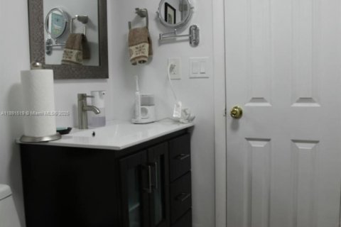 Copropriété à vendre à Hallandale Beach, Floride: 1 chambre, 80.82 m2 № 1947202 - photo 27