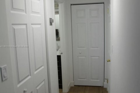 Copropriété à vendre à Hallandale Beach, Floride: 1 chambre, 80.82 m2 № 1947202 - photo 30