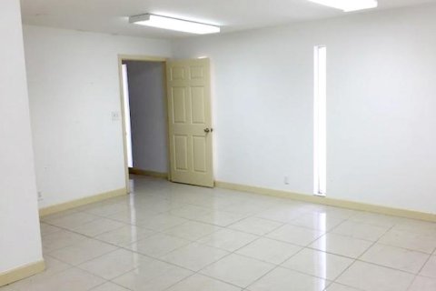 Commercial property in Pompano Beach, Florida № 869002 - photo 1