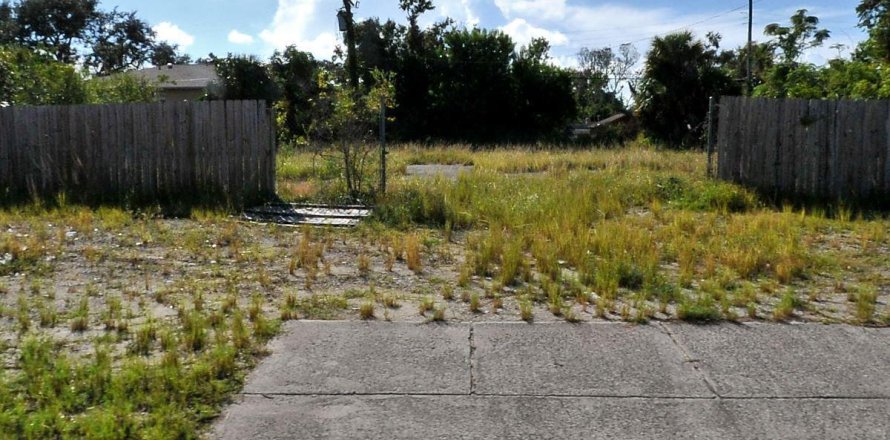Terreno en Fort Pierce, Florida № 585618