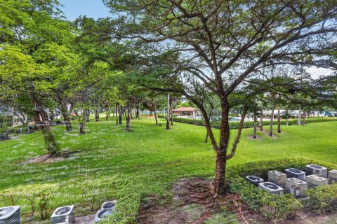 Condo in Pembroke Pines, Florida, 3 rooms  № 2357338