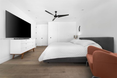 House in Miami, Florida 4 bedrooms, 243.22 sq.m. № 1962729 - photo 14