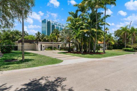 House in Miami, Florida 4 bedrooms, 243.22 sq.m. № 1962729 - photo 3