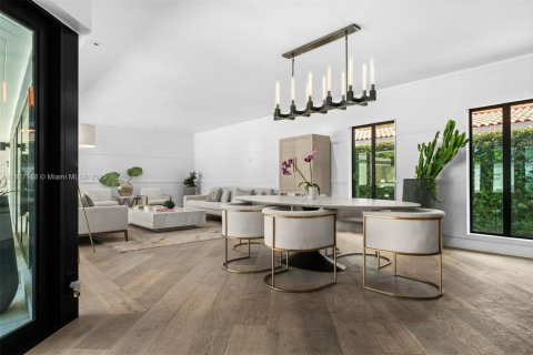 House in Miami, Florida 4 bedrooms, 243.22 sq.m. № 1962729 - photo 13