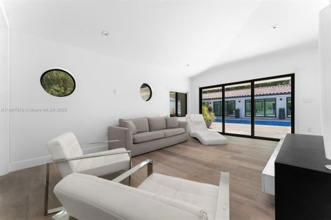 House in Miami, Florida 4 bedrooms, 243.22 sq.m. № 1962729 - photo 27