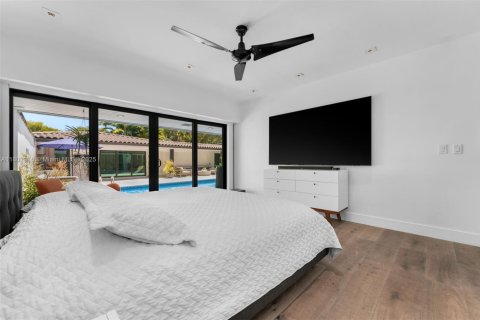 House in Miami, Florida 4 bedrooms, 243.22 sq.m. № 1962729 - photo 21