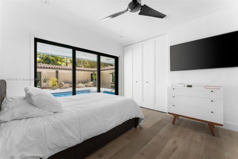 House in Miami, Florida 4 bedrooms, 243.22 sq.m. № 1962729 - photo 19