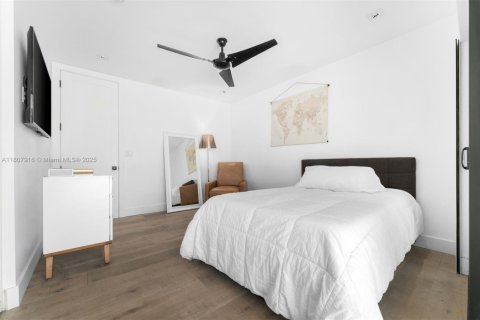 House in Miami, Florida 4 bedrooms, 243.22 sq.m. № 1962729 - photo 22