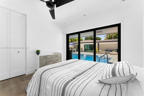 House in Miami, Florida 4 bedrooms, 243.22 sq.m. № 1962729 - photo 24