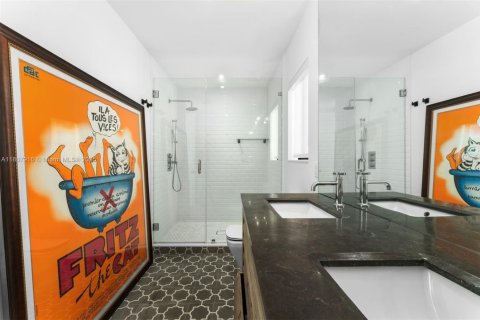 House in Miami, Florida 4 bedrooms, 243.22 sq.m. № 1962729 - photo 28