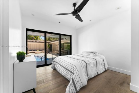 House in Miami, Florida 4 bedrooms, 243.22 sq.m. № 1962729 - photo 25