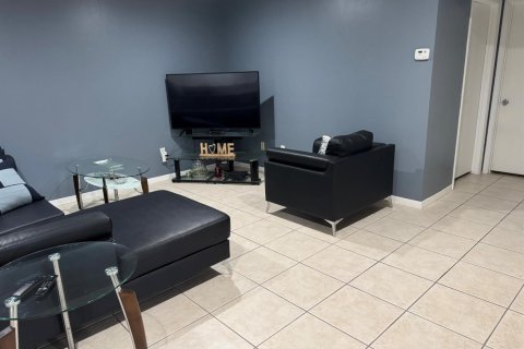 Apartment in Hypoluxo, Florida 2 bedrooms, 115.48 sq.m. № 2180260 - photo 3