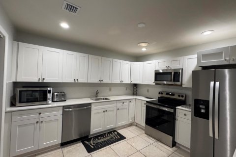 Apartment in Hypoluxo, Florida 2 bedrooms, 115.48 sq.m. № 2180260