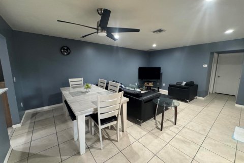 Apartment in Hypoluxo, Florida 2 bedrooms, 115.48 sq.m. № 2180260 - photo 2