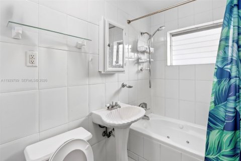 Condominio en venta en Miami Beach, Florida, 1 dormitorio, 82.22 m2 № 1996200 - foto 8