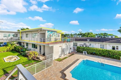 Condominio en venta en Miami Beach, Florida, 1 dormitorio, 82.22 m2 № 1996200 - foto 1