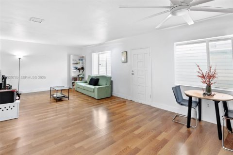 Condominio en venta en Miami Beach, Florida, 1 dormitorio, 82.22 m2 № 1996200 - foto 3