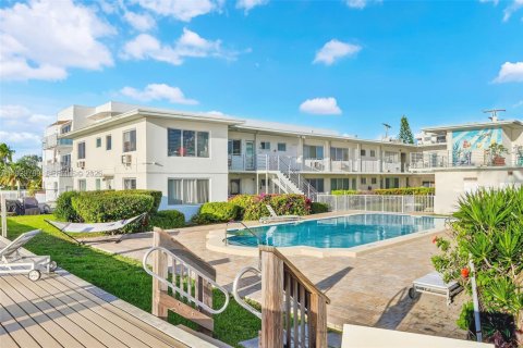 Condominio en venta en Miami Beach, Florida, 1 dormitorio, 82.22 m2 № 1996200 - foto 11