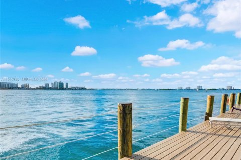 Condominio en venta en Miami Beach, Florida, 1 dormitorio, 82.22 m2 № 1996200 - foto 12