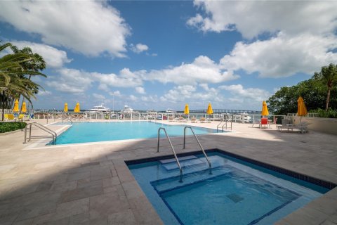 Condo in Miami, Florida  № 1814875 - photo 15