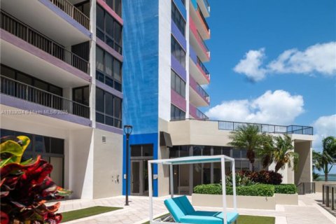 Condo in Miami, Florida  № 1814875 - photo 13