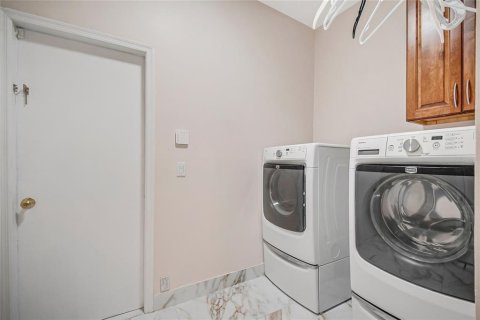 House in Orlando, Florida 4 bedrooms, 237.92 sq.m. № 2394231 - photo 26