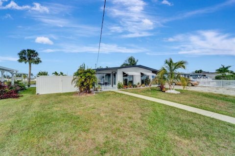 Casa en alquiler en Port Charlotte, Florida, 3 dormitorios, 116.13 m2 № 1787857 - foto 2