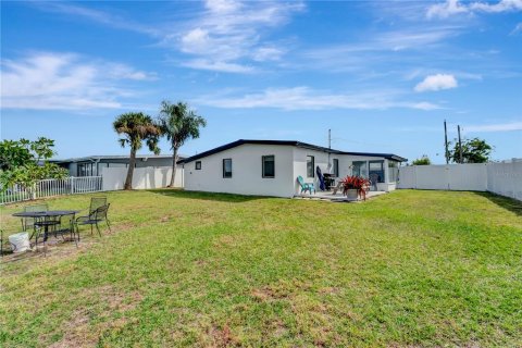 Casa en alquiler en Port Charlotte, Florida, 3 dormitorios, 116.13 m2 № 1787857 - foto 15