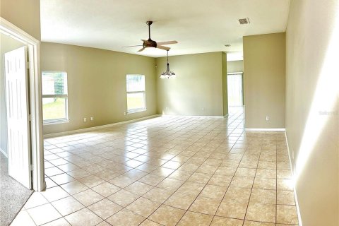 Villa ou maison à louer à Lake Mary, Floride: 3 chambres, 144 m2 № 2376819 - photo 2