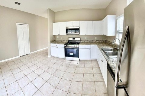 Villa ou maison à louer à Lake Mary, Floride: 3 chambres, 144 m2 № 2376819 - photo 6